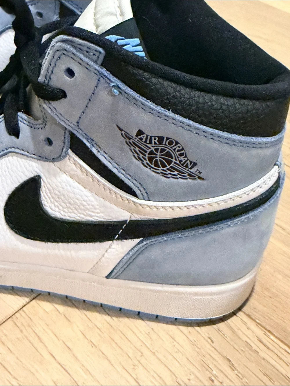 🔥🔥 size 6.5Y - Jordan 1 Retro High OG University Blue